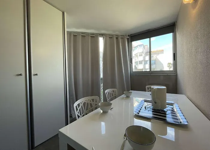 2 Pieces Avec Loggia Et Piscine A 100m De La - - Fr-1-250-250