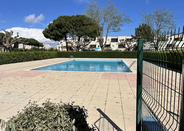 Lägenhet 2 Pieces Avec Loggia Et Piscine A 100m De La - - Fr-1-250-250