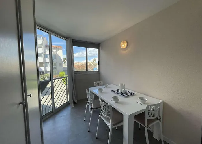 Lägenhet 2 Pieces Avec Loggia Et Piscine A 100m De La - - Fr-1-250-250 *