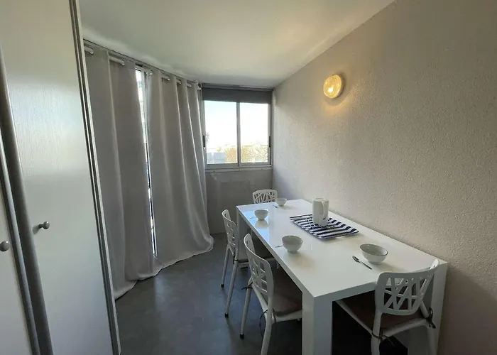 Lägenhet 2 Pieces Avec Loggia Et Piscine A 100m De La - - Fr-1-250-250 *