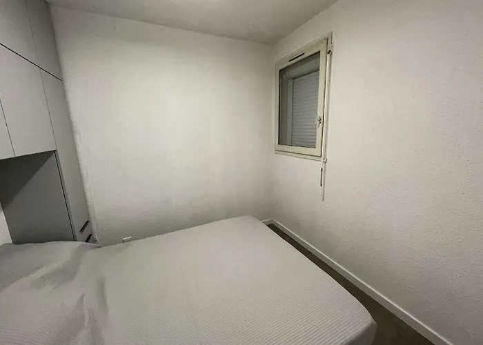 2 Pieces Avec Loggia Et Piscine A 100m De La - - Fr-1-250-250 * Le Grau-du-Roi