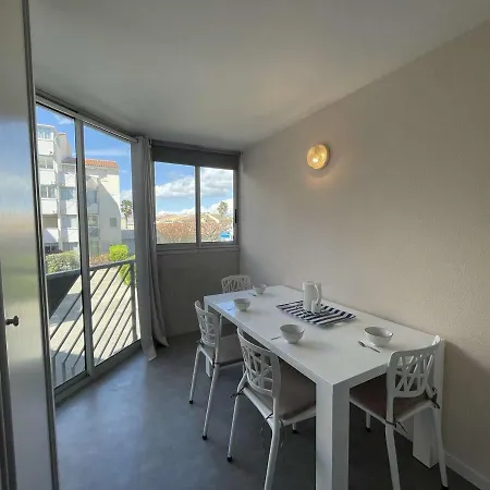 דירה 2 Pieces Avec Loggia Et Piscine A 100m De La - - Fr-1-250-250 *
